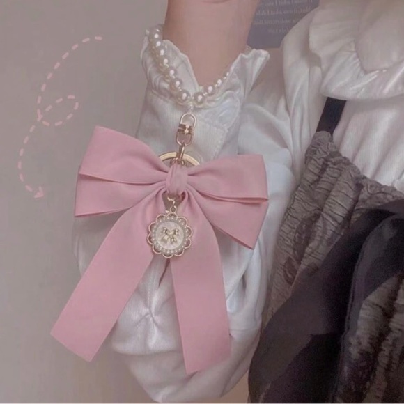 NWT Elegant Pink Bow Keychain with Pearls - Picture 4 of 6